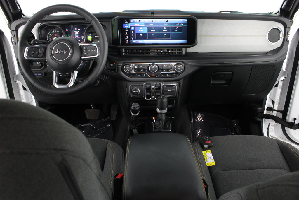 Used 2025 Jeep Wrangler Unlimited Sahara w/ Safety Group AWD/4WD image 9
