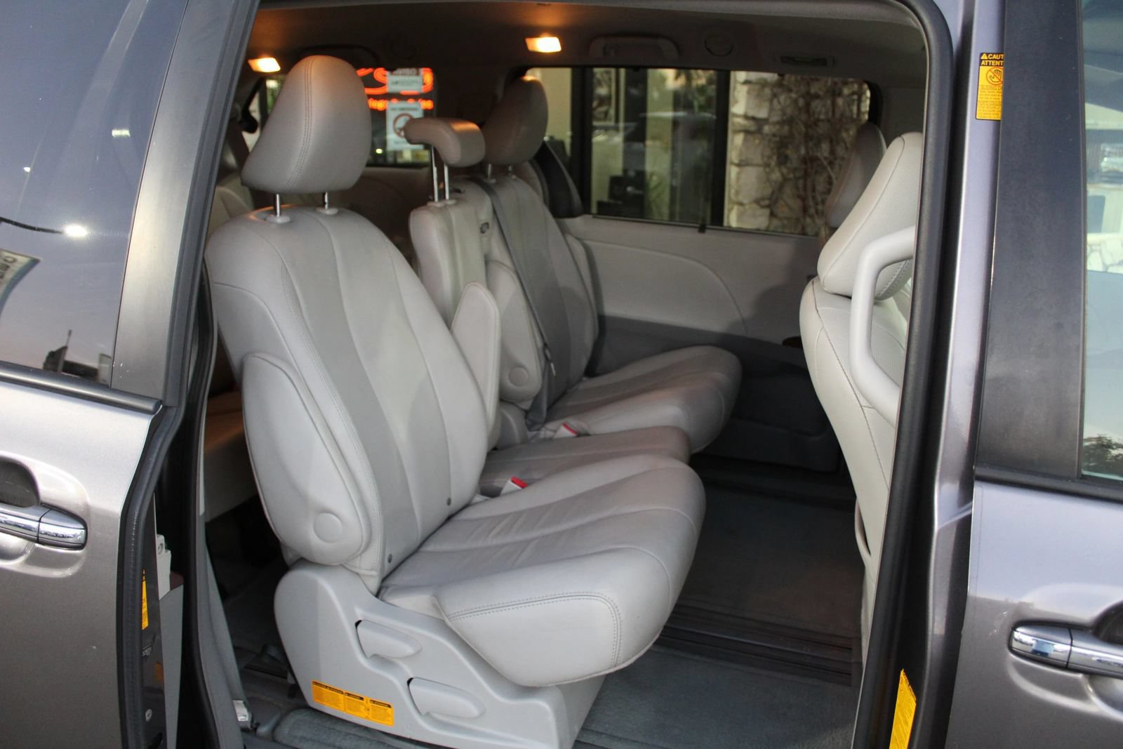 Used 2013 Toyota Sienna XLE FWD image 11