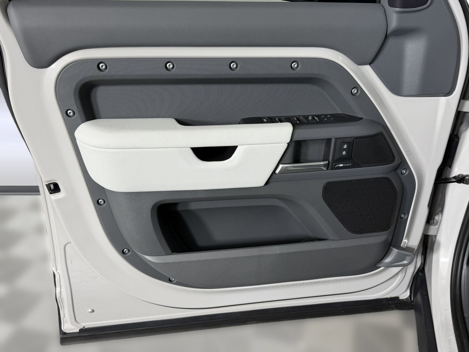 Used 2026 Land Rover Defender 110 S image 13