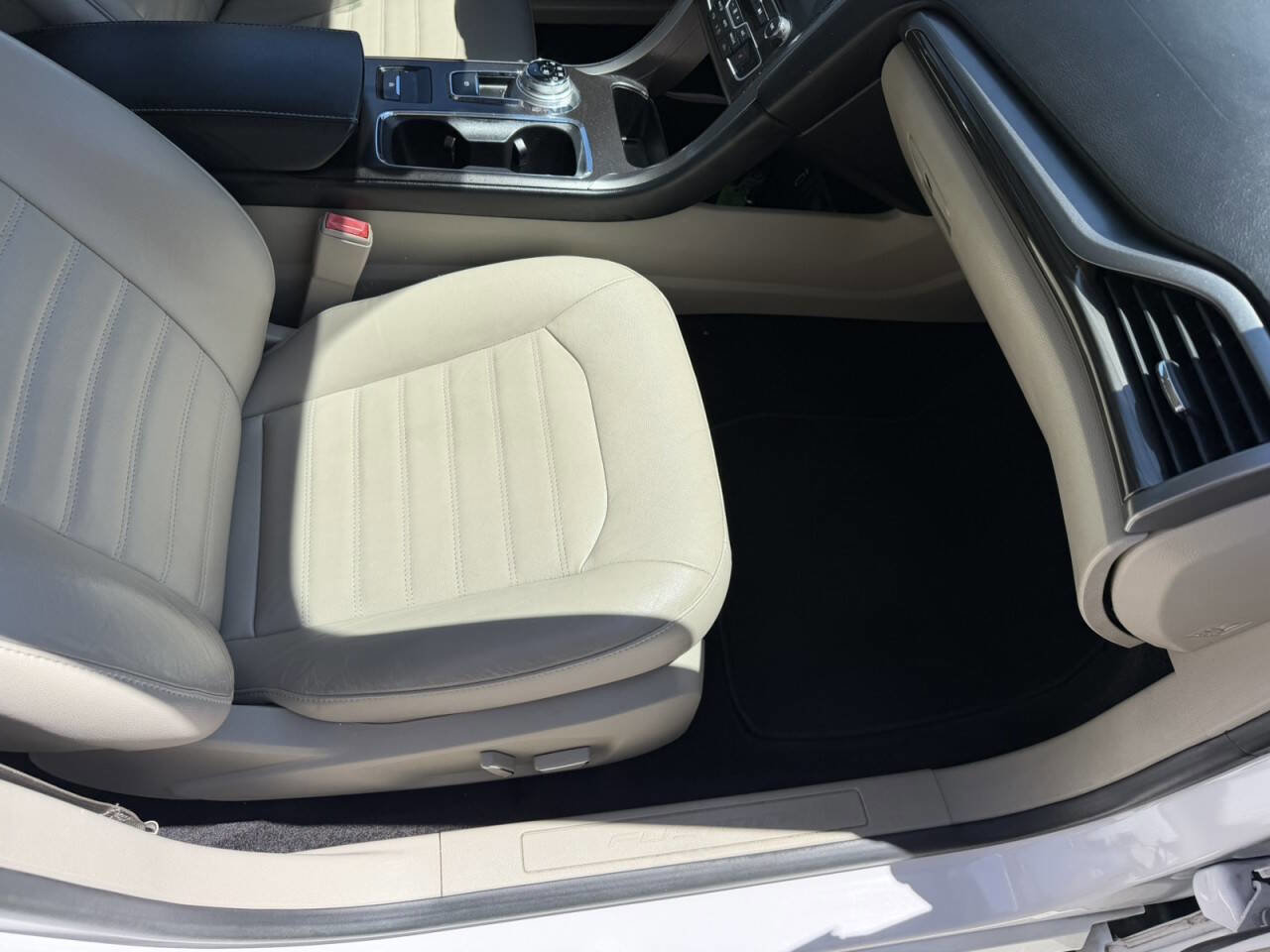 Used 2018 Ford Fusion SE w/ Fusion SE Technology Package FWD image 18
