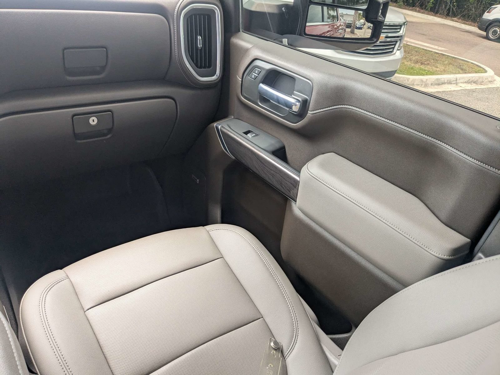 Used 2022 Chevrolet Silverado 2500 LTZ w/ LTZ Plus Package AWD/4WD image 18