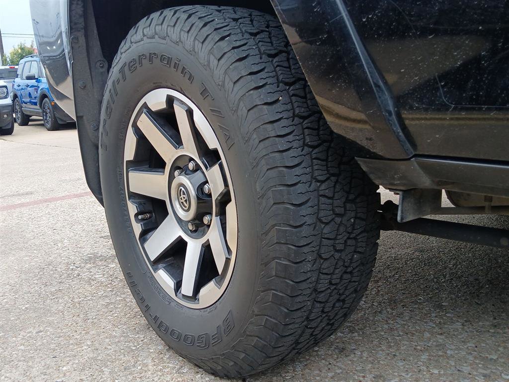 Used 2018 Toyota 4Runner TRD Off-Road Premium AWD/4WD image 14