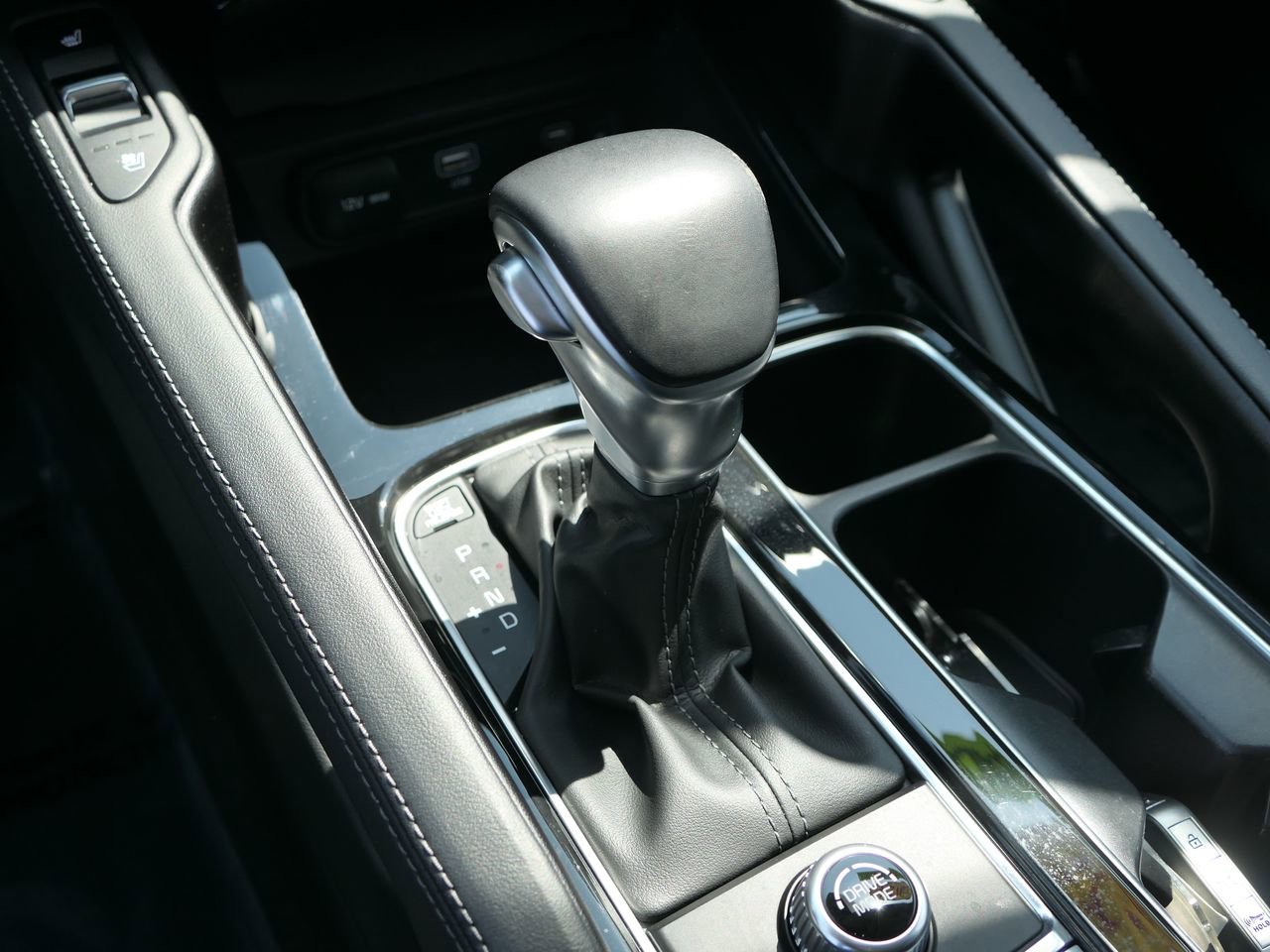Used 2024 Kia Telluride EX w/ EX Captain's Chair Package FWD image 22