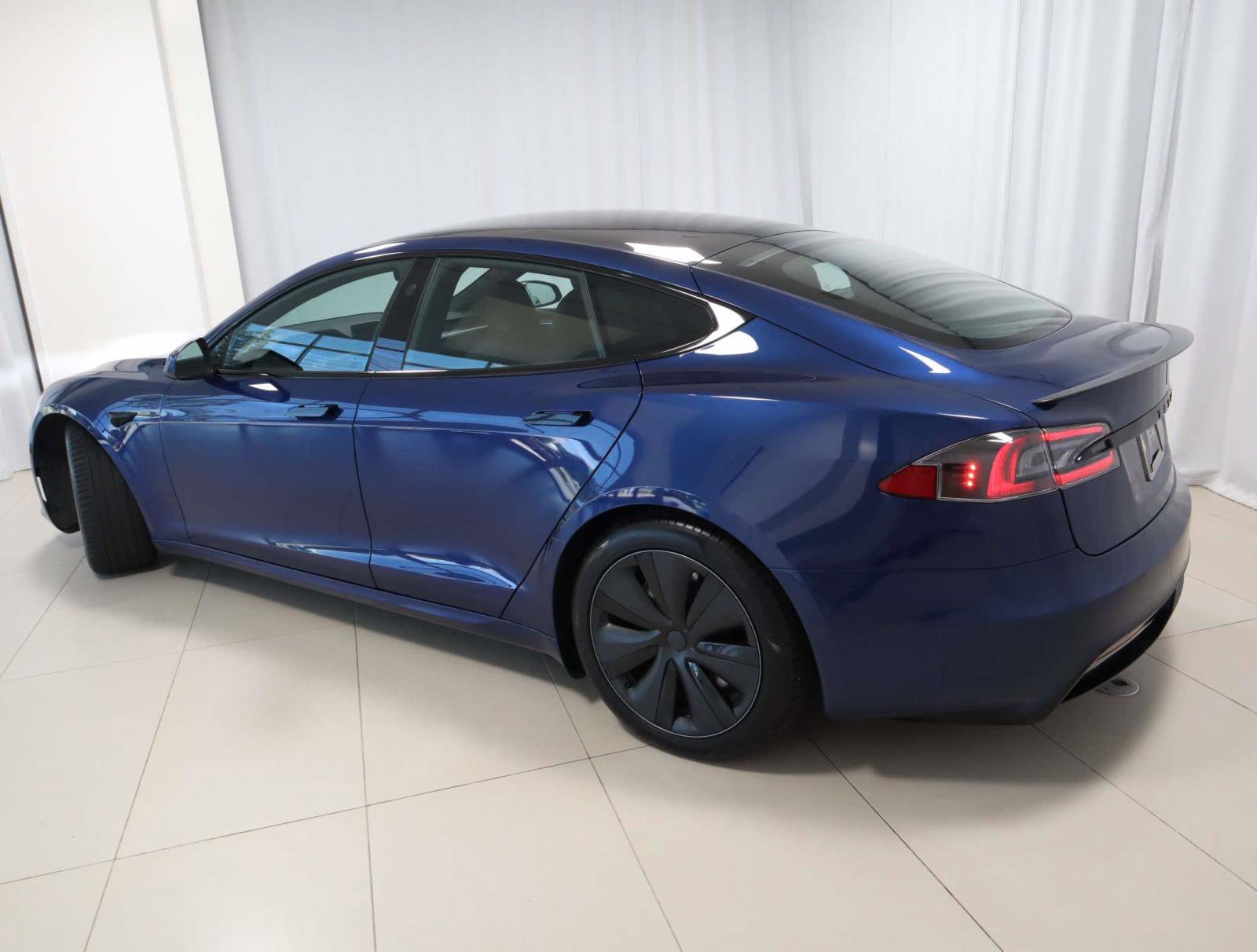 Used 2021 Tesla Model S Plaid image 3