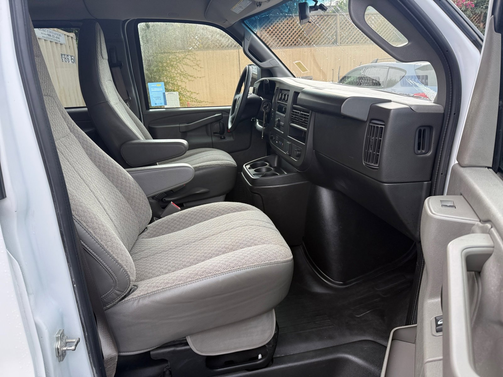 Used 2023 Chevrolet Express 3500 LS image 20