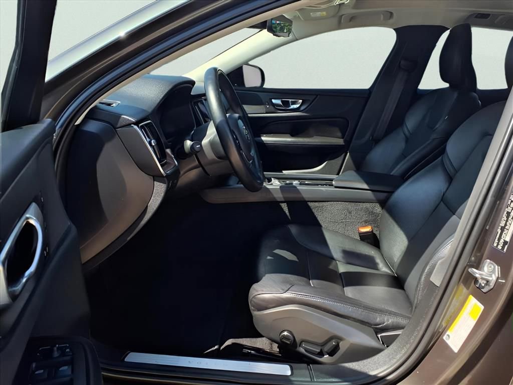 Used 2021 Volvo S60 T5 Momentum image 12
