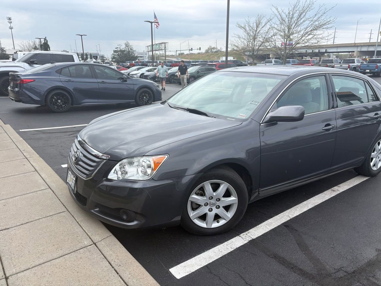 Used 2008 Toyota Avalon XL image 1
