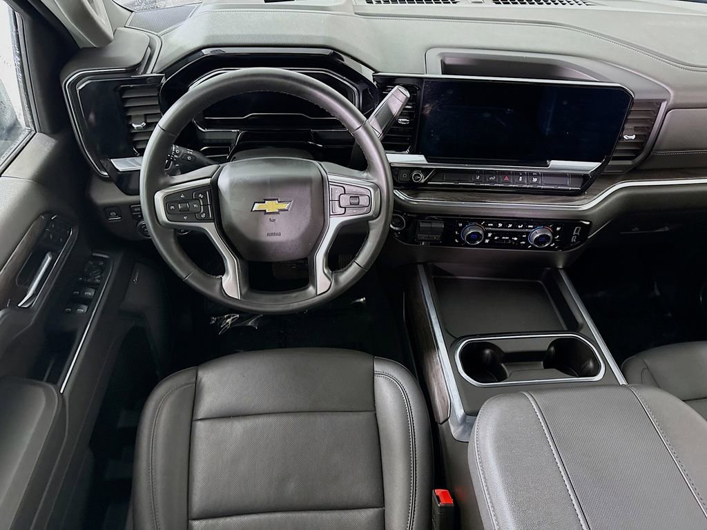 Used 2025 Chevrolet Silverado 2500 LTZ w/ LTZ Convenience Package AWD/4WD image 3