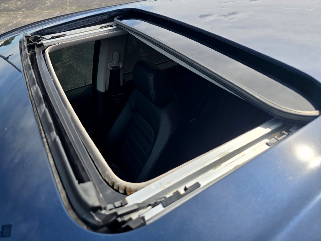 Used 2023 Honda CR-V EX-L image 3
