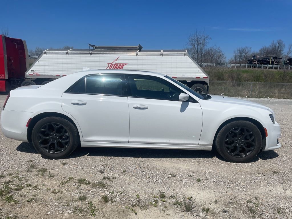 Used 2022 Chrysler 300 Touring L w/ Popular Equipment Group AWD/4WD image 5