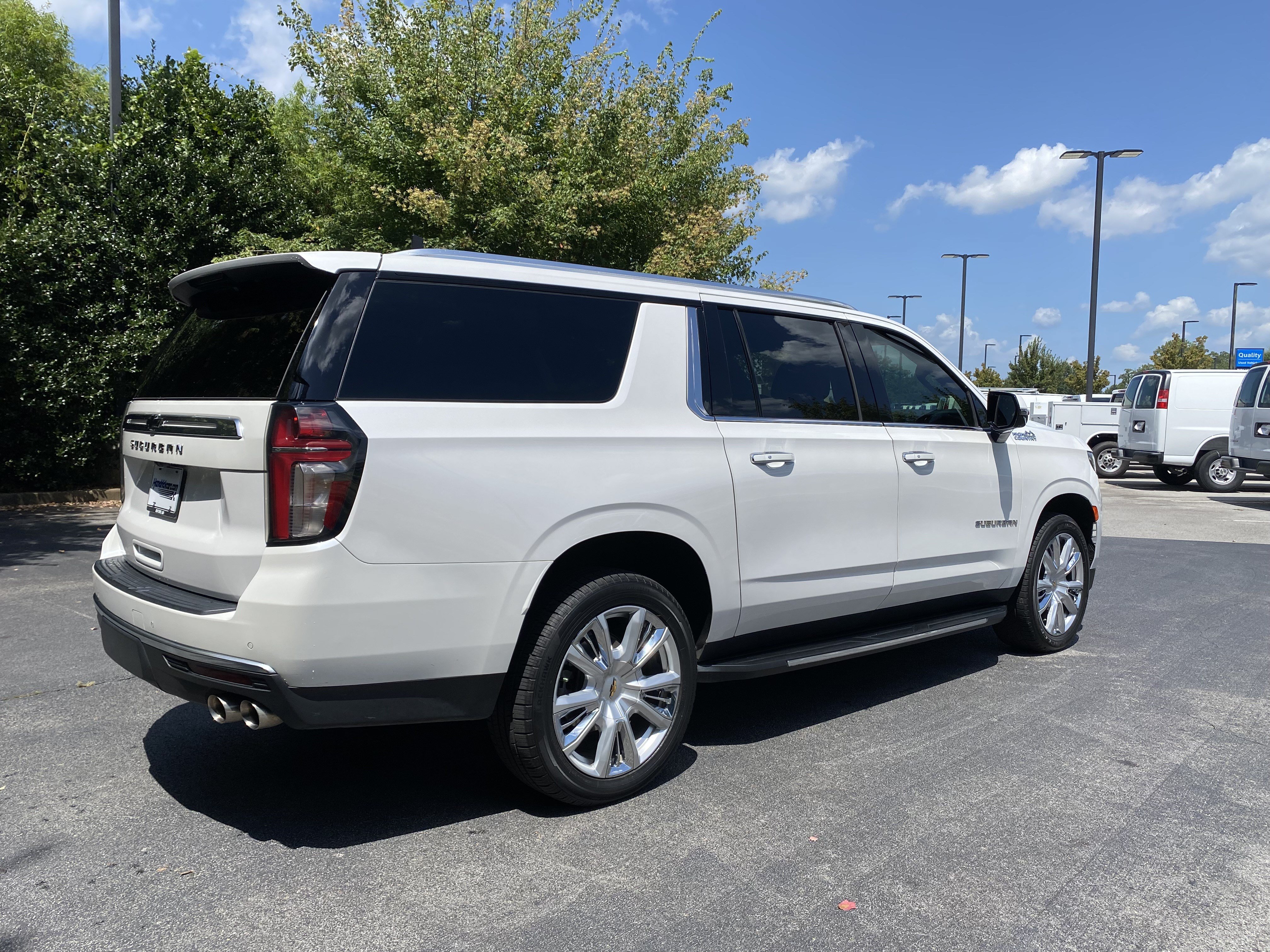 Used 2023 Chevrolet Suburban High Country AWD/4WD image 9
