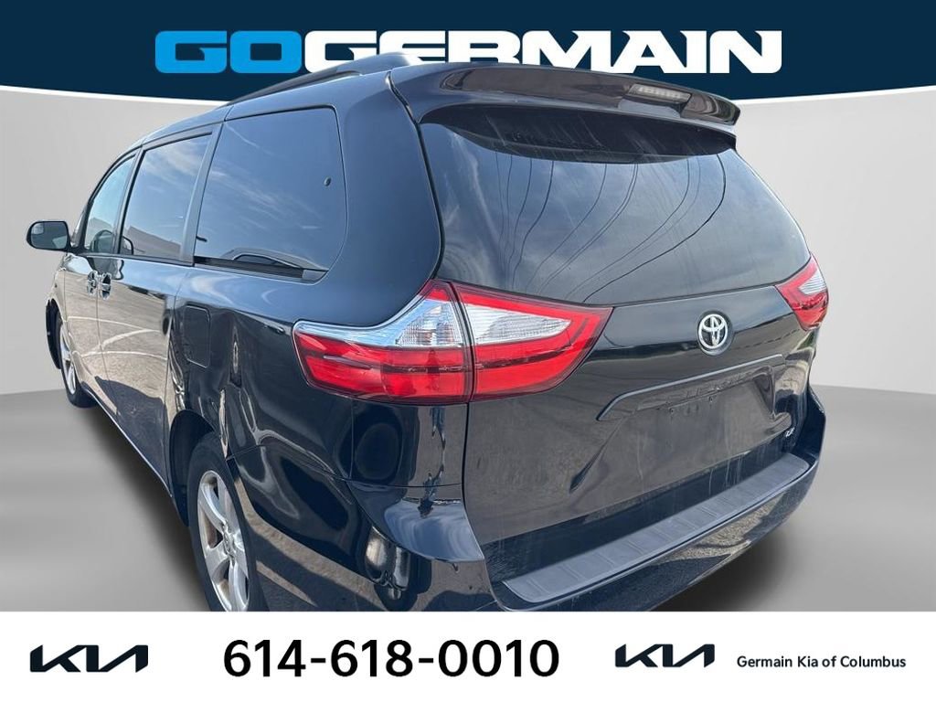Used 2015 Toyota Sienna LE image 3