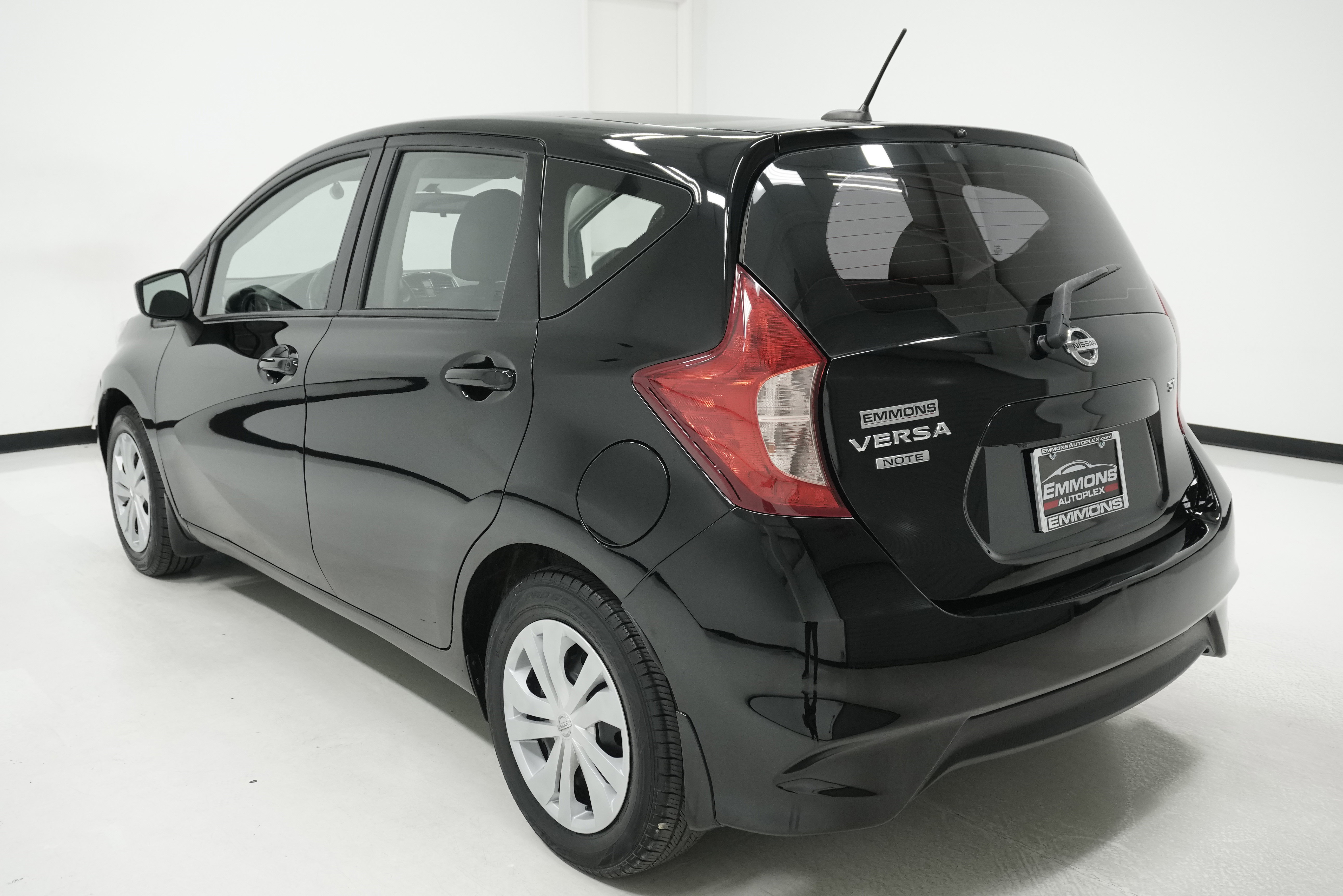 Used 2018 Nissan Versa Note SV image 5