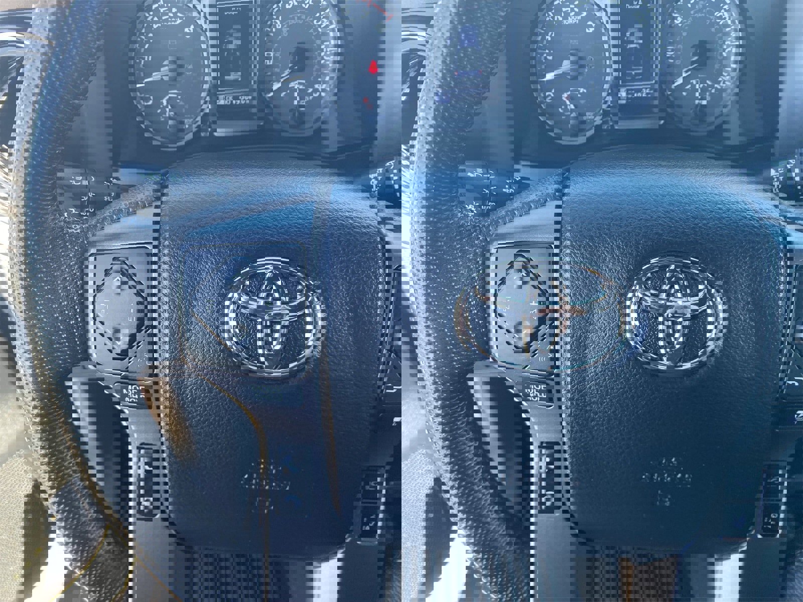 Used 2022 Toyota Tacoma TRD Off-Road image 25