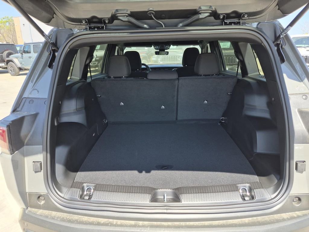 New 2026 Jeep Cherokee Laredo image 6