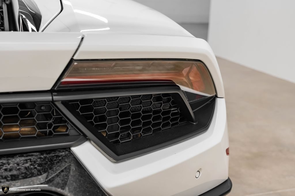 Used 2019 Lamborghini Huracan Performante AWD/4WD image 26