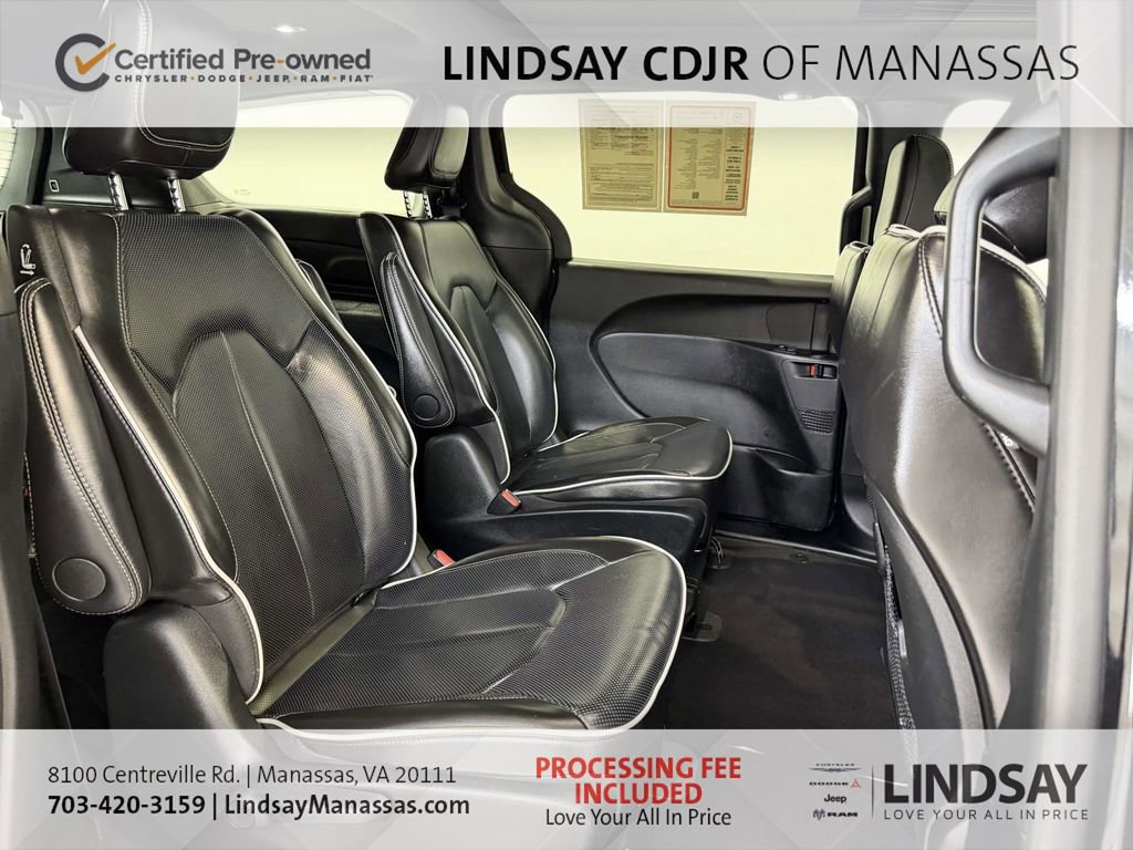 Used 2024 Chrysler Pacifica Premium FWD image 16