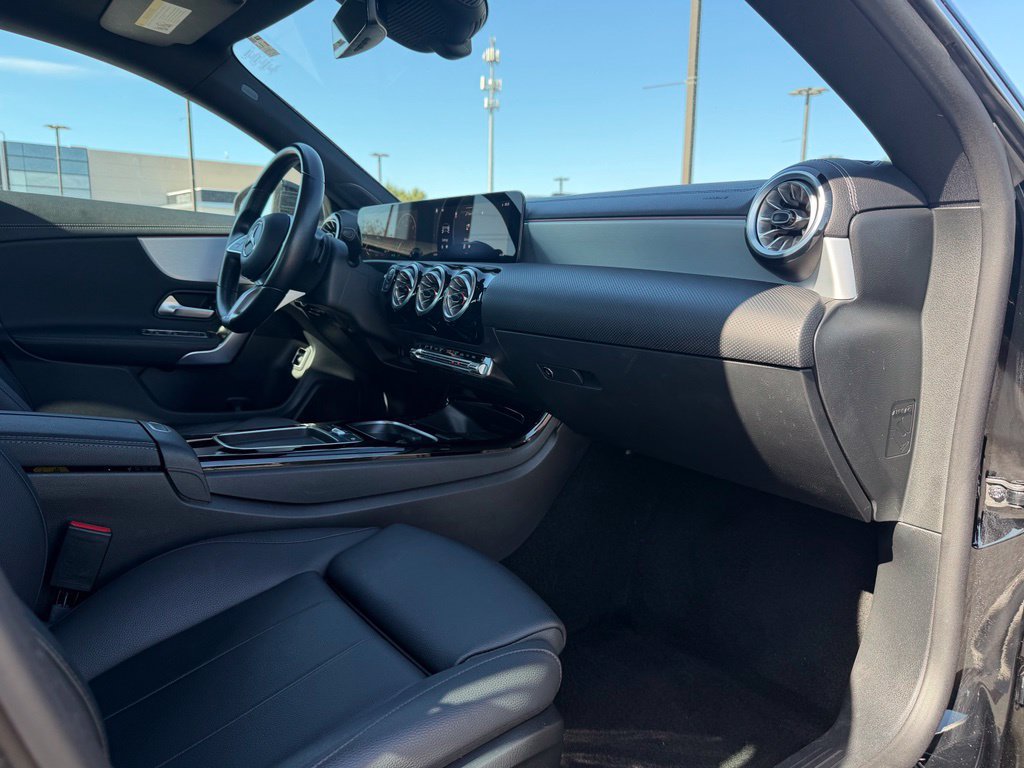 Used 2025 Mercedes-Benz CLA 250 image 32