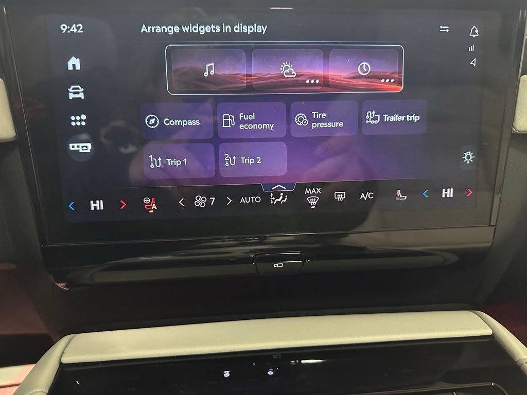 Used 2025 Lincoln Navigator Reserve image 31