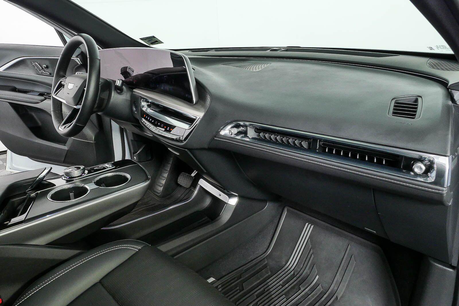 Used 2024 Cadillac Lyriq Luxury AWD/4WD image 23