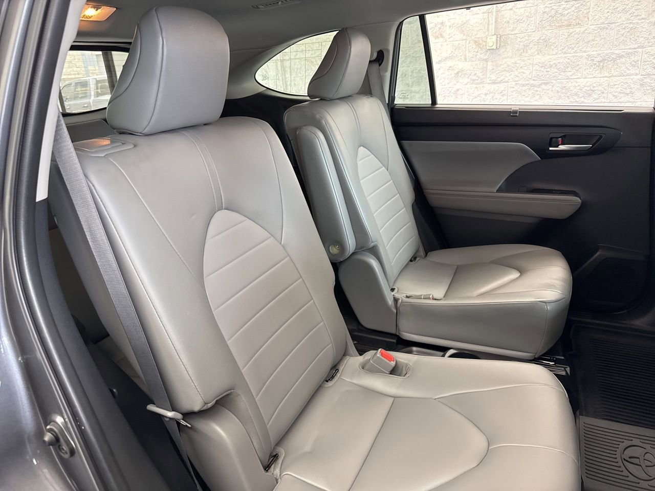 Used 2023 Toyota Highlander XLE image 45