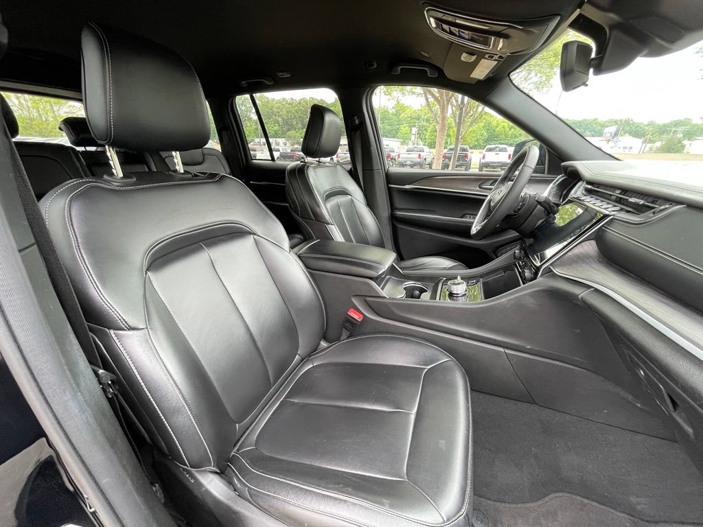Used 2024 Jeep Grand Cherokee Limited AWD/4WD image 32