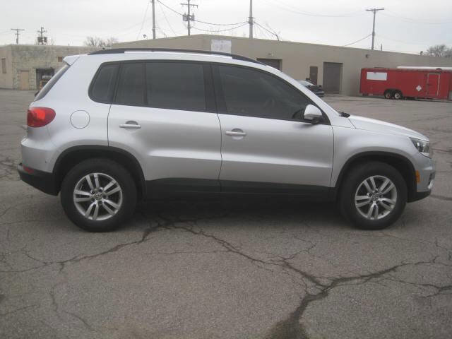 Used 2016 Volkswagen Tiguan S image 4