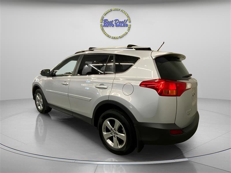 Used 2015 Toyota RAV4 XLE AWD/4WD image 4