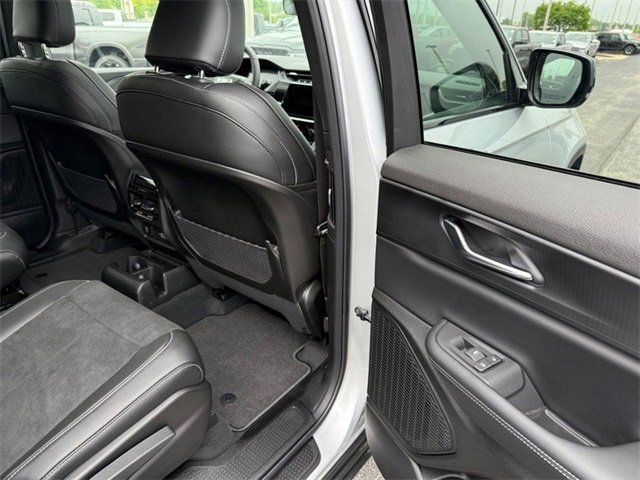 New 2025 Jeep Grand Cherokee L Altitude image 13