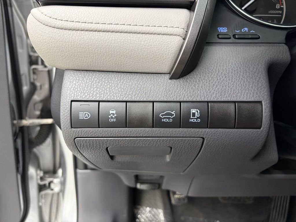 Used 2019 Toyota Camry LE FWD image 23
