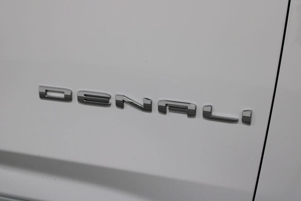 Used 2025 GMC Yukon XL Denali AWD/4WD image 12