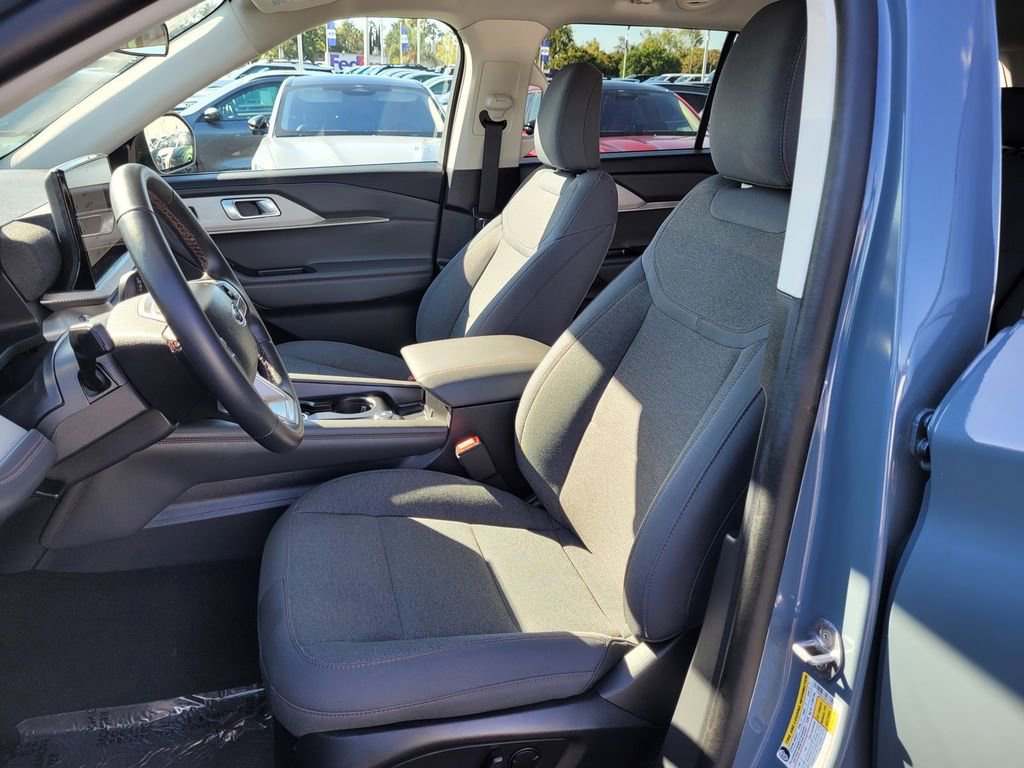 Used 2025 Ford Explorer Active image 12