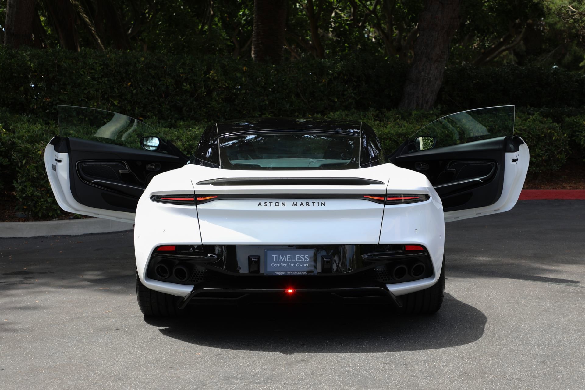Used 2023 Aston Martin DBS Coupe RWD image 7