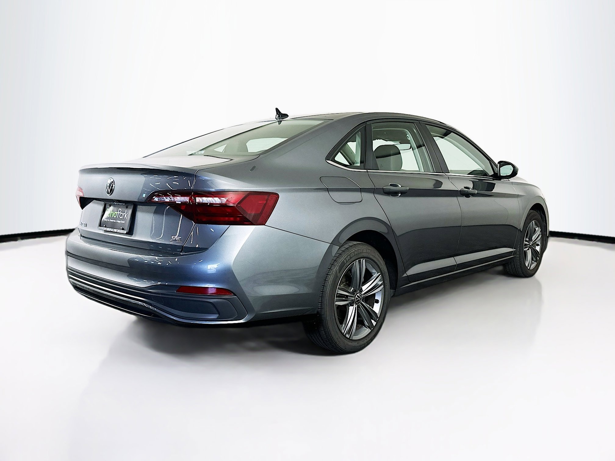 Used 2024 Volkswagen Jetta SE image 9