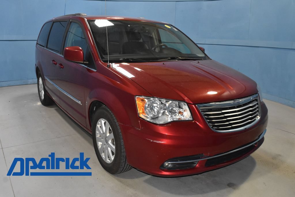 Used 2016 Chrysler Town & Country Touring FWD video 1