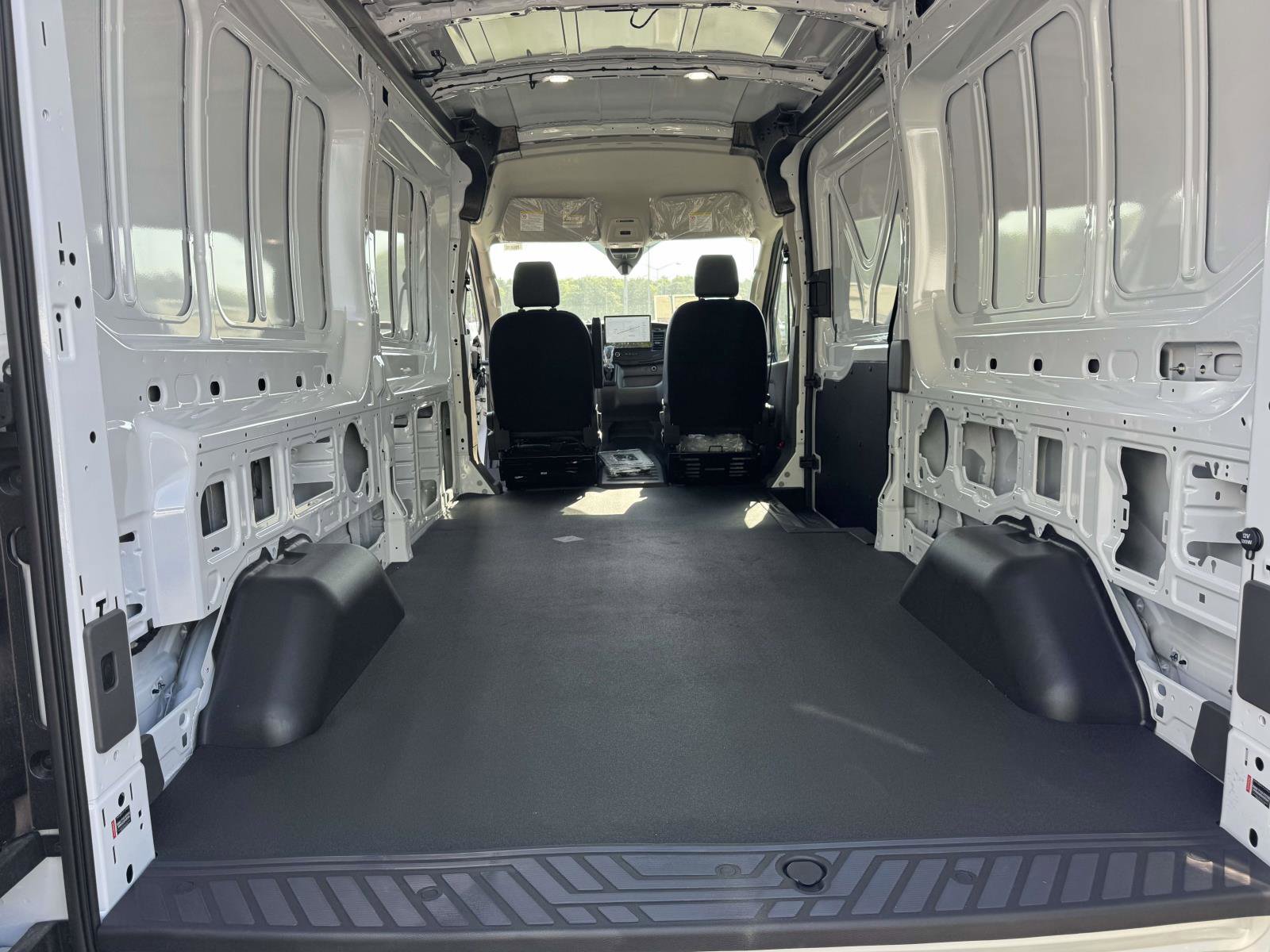 New 2026 Ford Transit 250 148 Medium Roof RWD image 15