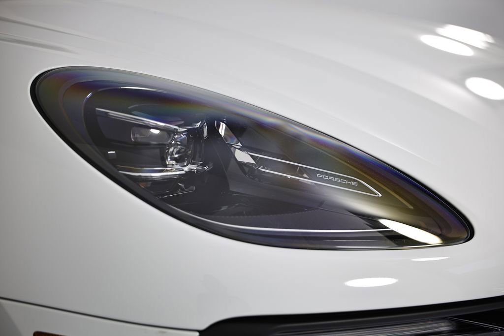 Certified 2026 Porsche Macan image 17