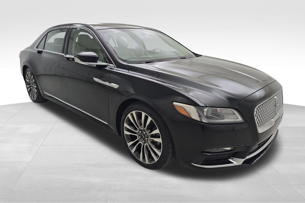 Used 2017 Lincoln Continental Select w/ Climate Package AWD/4WD image 2