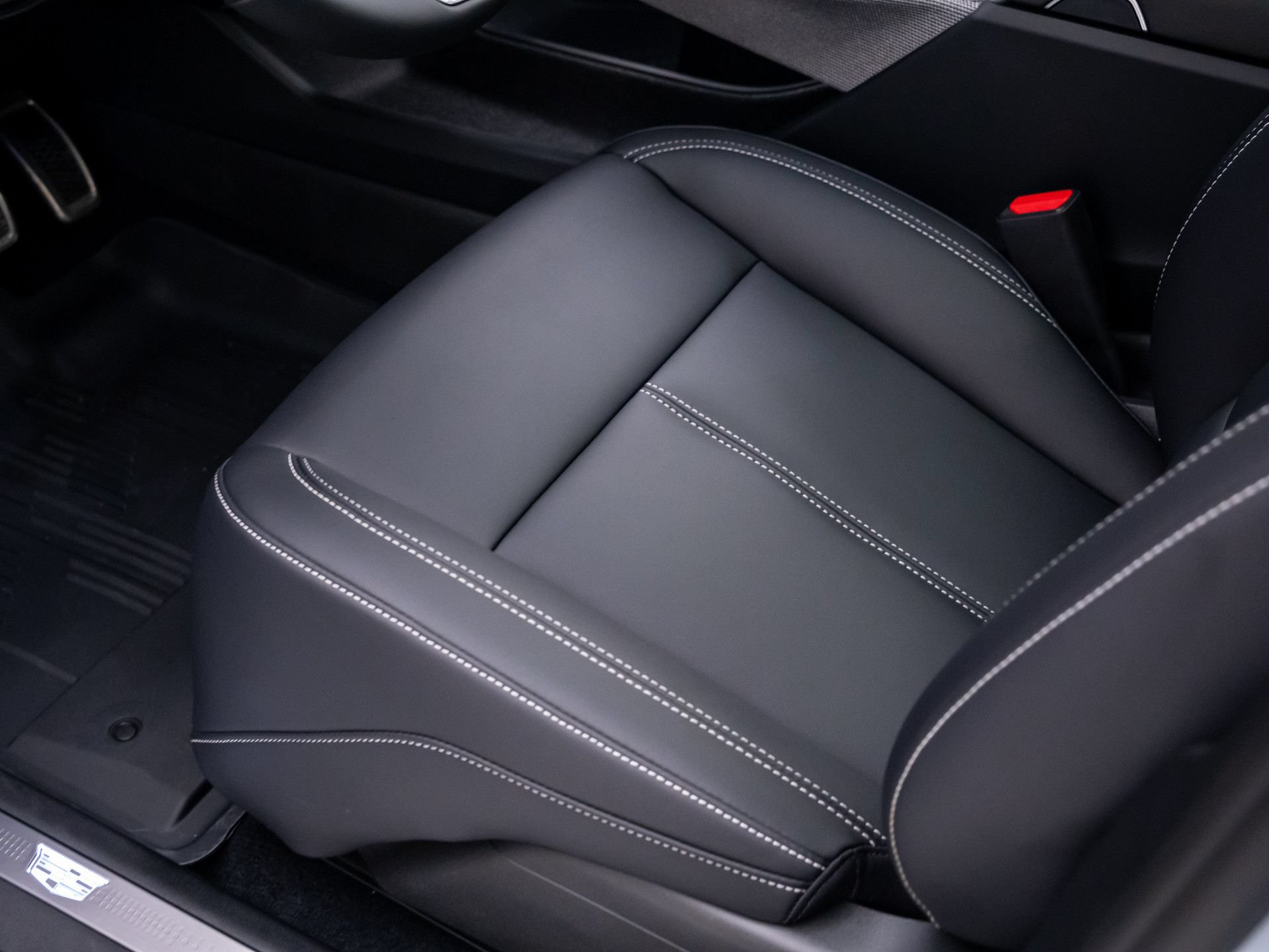 New 2026 Cadillac Optiq Sport 1 w/ LPO, Floor Liner Package AWD/4WD image 15