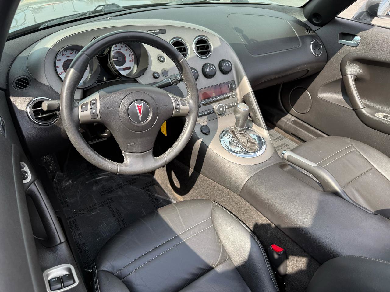 Used 2007 Pontiac Solstice Convertible w/ Premium Package RWD image 11