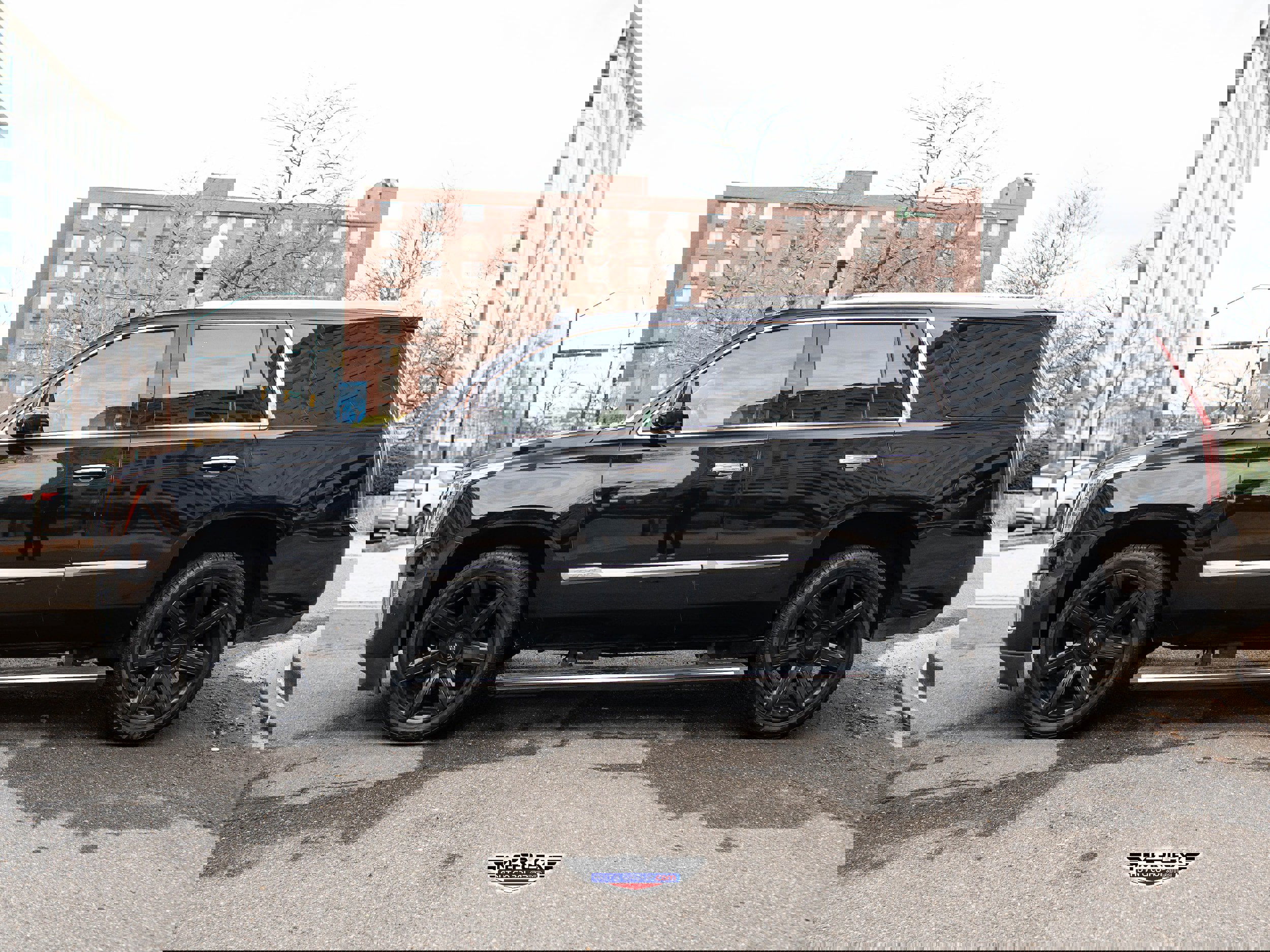 Used 2020 Cadillac Escalade Premium Luxury image 4