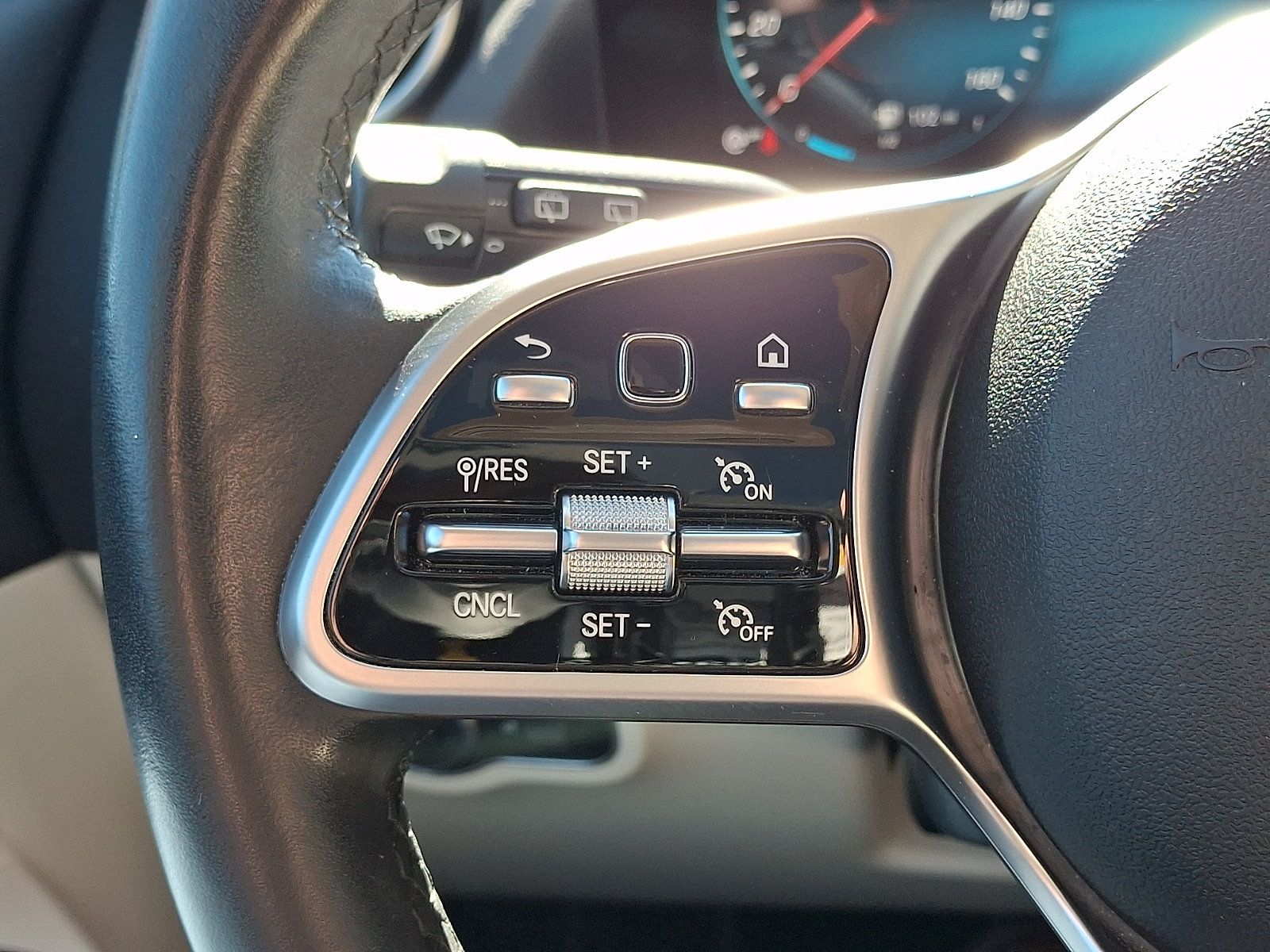 Used 2022 Mercedes-Benz GLA 250 4MATIC image 23