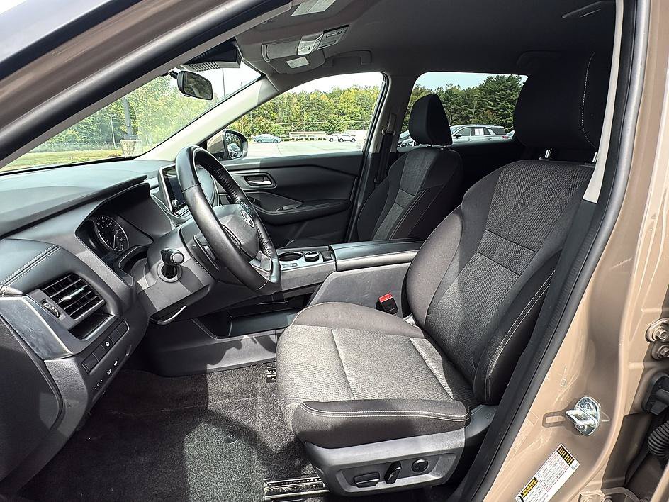Certified 2025 Nissan Rogue SV AWD/4WD image 14
