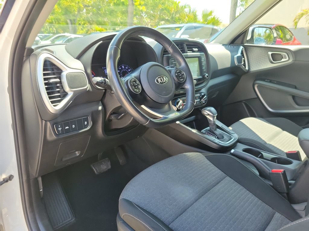 Used 2020 Kia Soul GT-Line FWD image 13