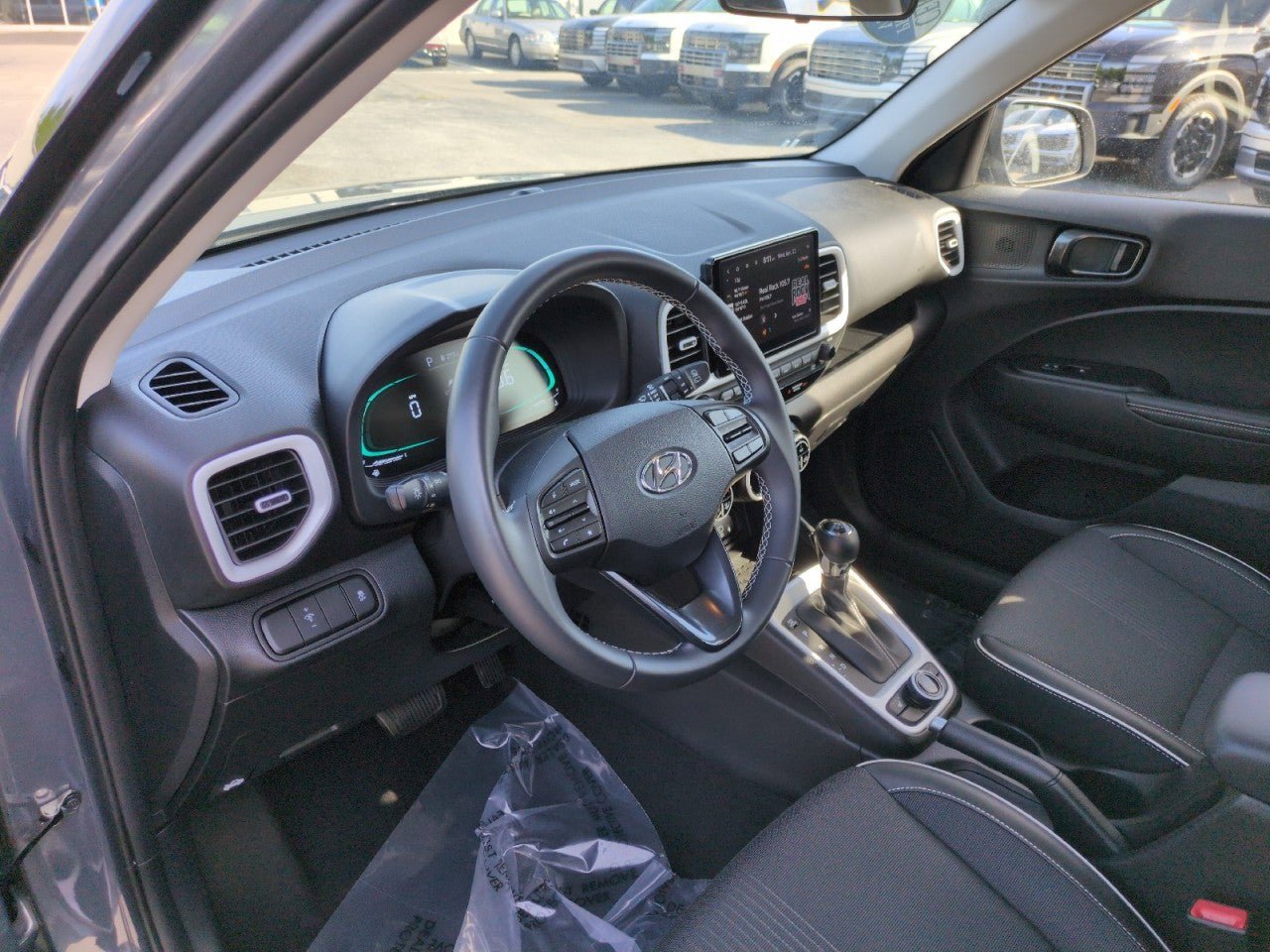 Used 2023 Hyundai Venue Limited w/ Cargo Package FWD image 18