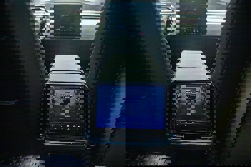 Used 2024 Tesla Cybertruck AWD Crew Cab image 13