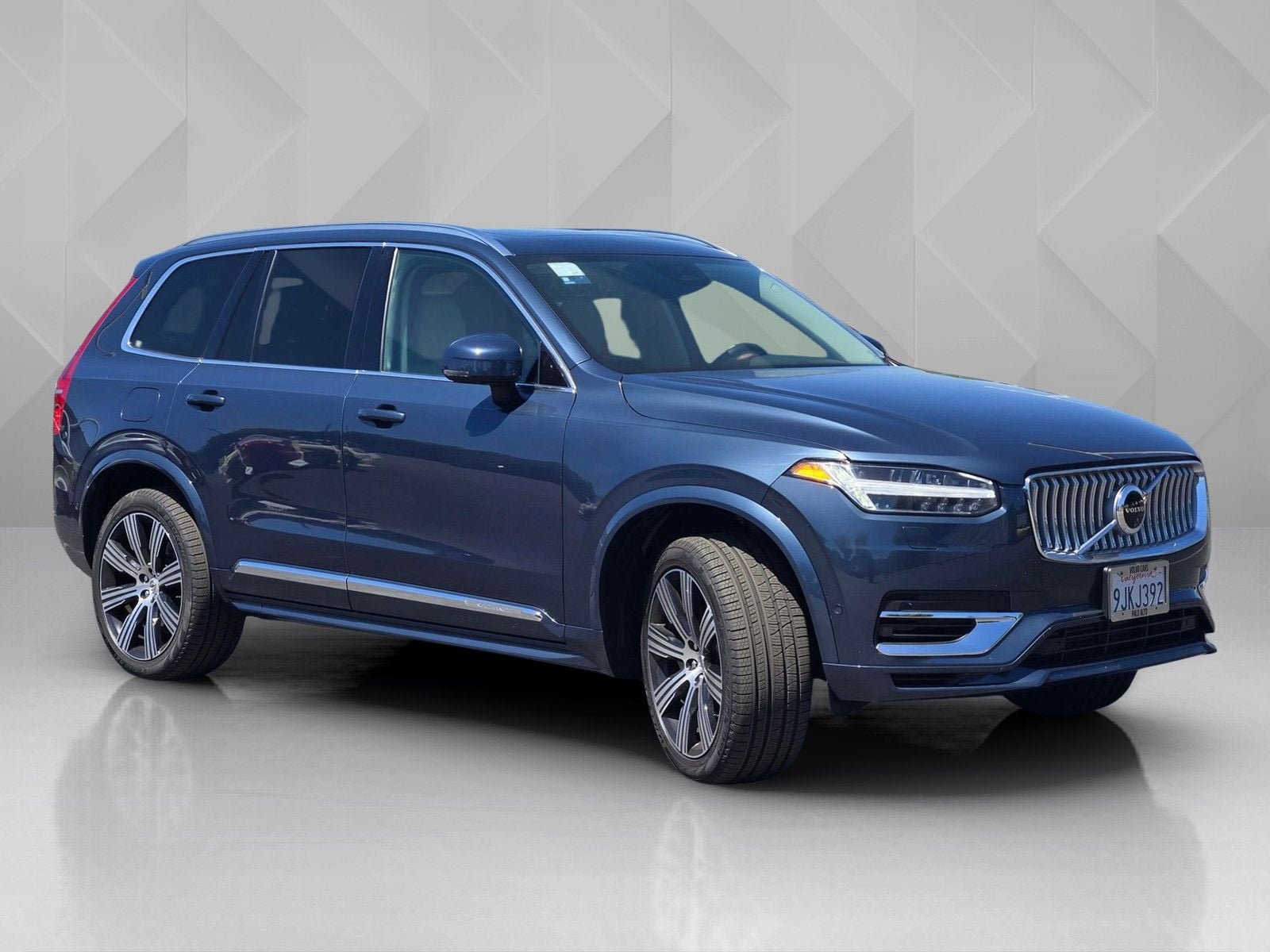 Certified 2024 Volvo XC90 T8 Plus AWD/4WD image 8