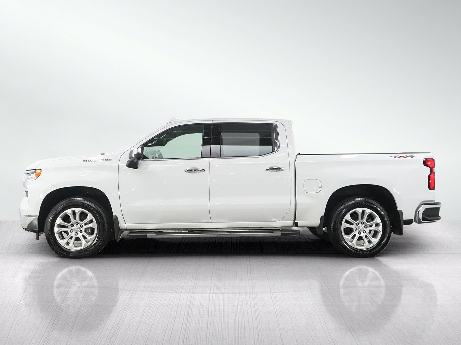 Used 2022 Chevrolet Silverado 1500 LTZ w/ Technology Package AWD/4WD image 2