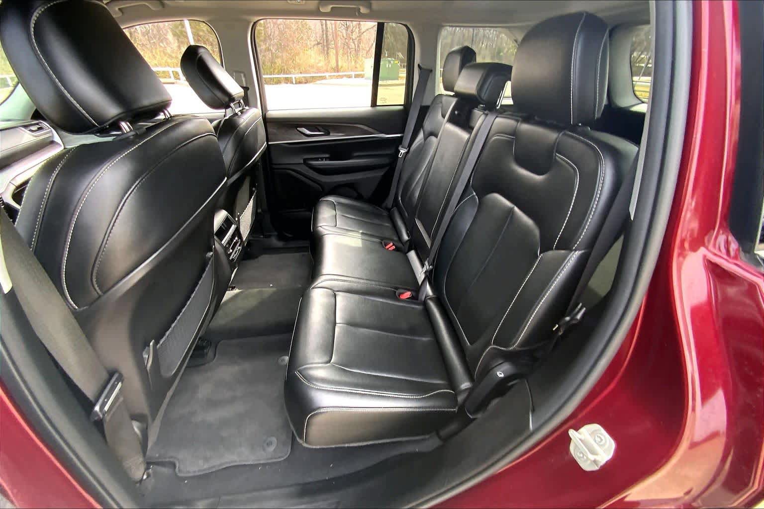 Used 2024 Jeep Grand Cherokee Limited image 21