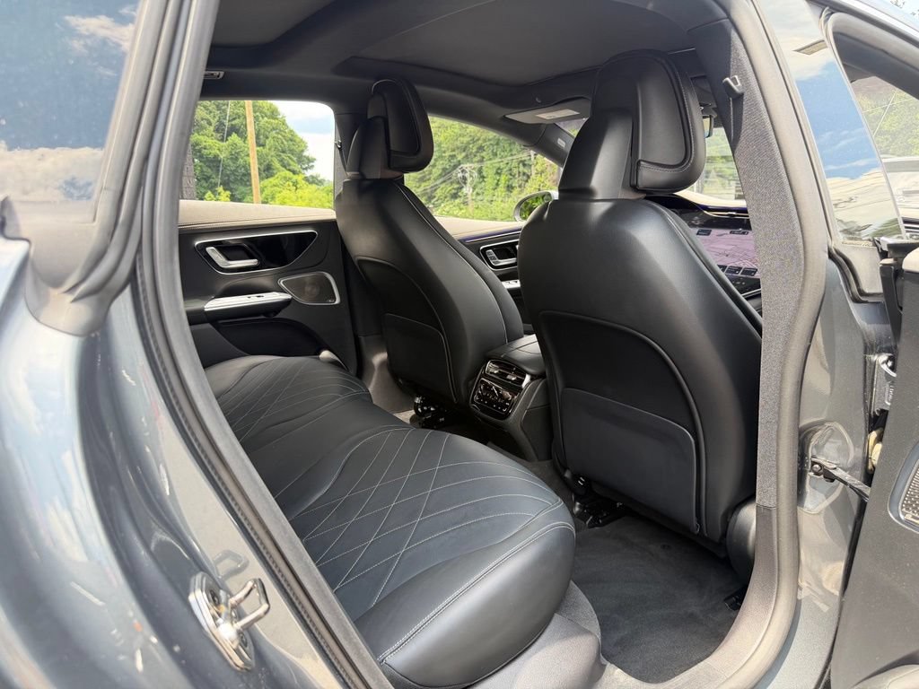 Used 2023 Mercedes-Benz EQE 500 4MATIC Sedan image 35